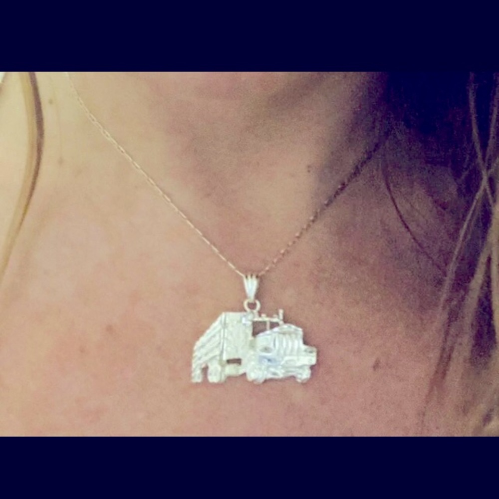 18 Wheeler Big Rig Silver .925 Pendant